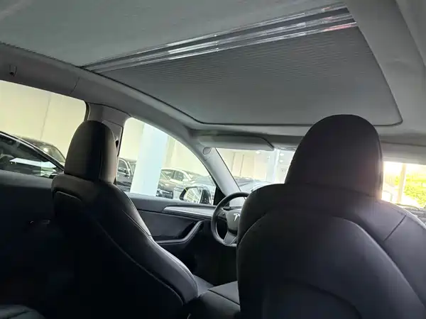 Tesla Model Y 2025