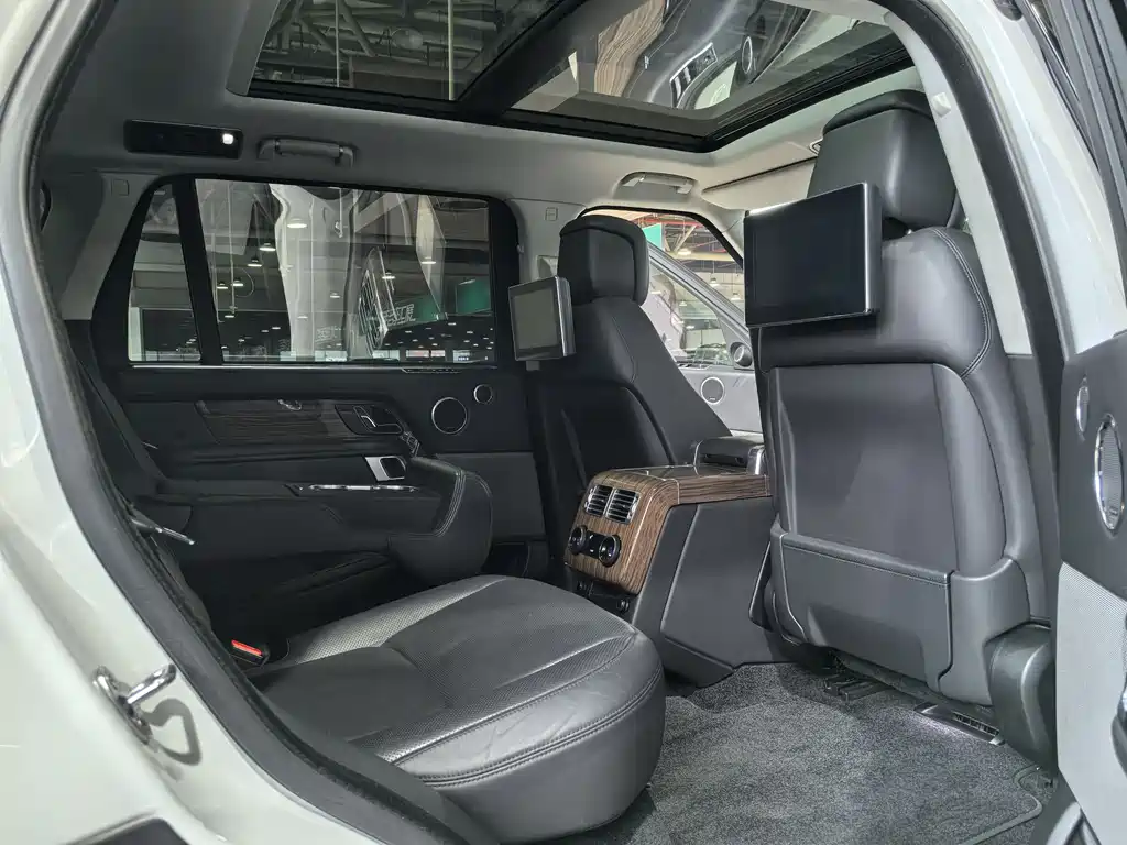 Land Rover Range Rover 2019 — фото 24