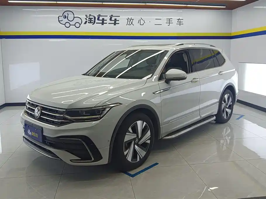 Volkswagen Tiguan L 2023 — фото 1