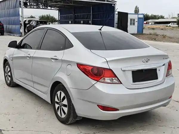 Hyundai Accent 2012