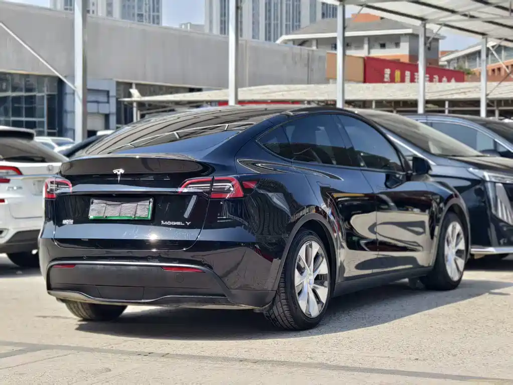 Tesla Model Y 2022 — фото 9