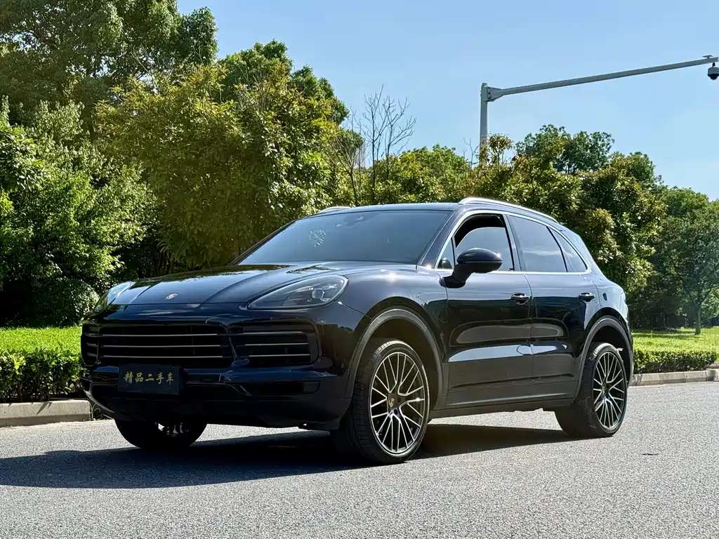 Porsche Cayenne 2022 — фото 1