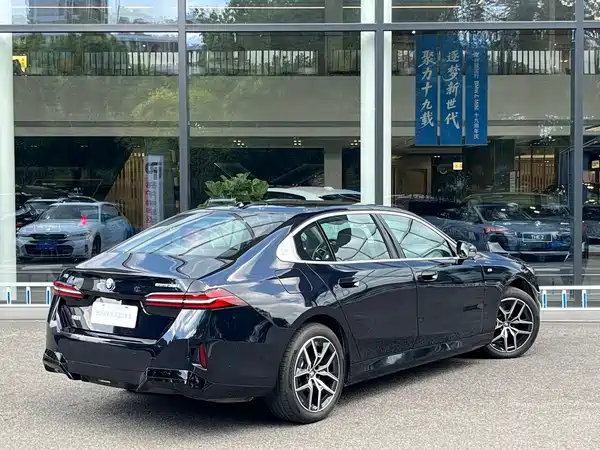 BMW i5 2025