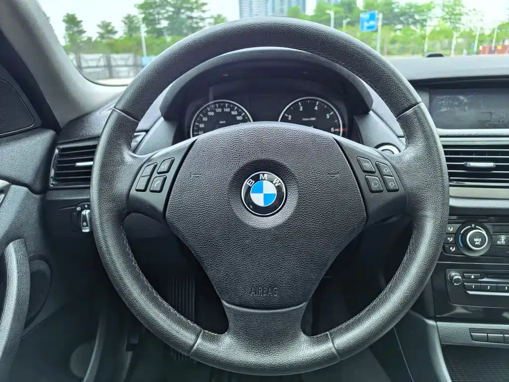 BMW X1 2014 — фото 13