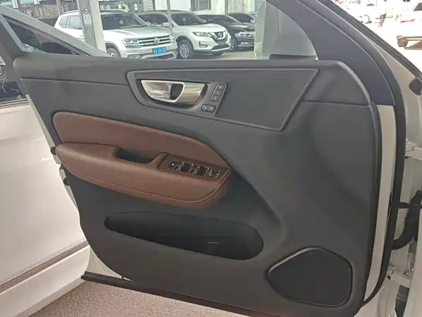 Volvo XC60 2022