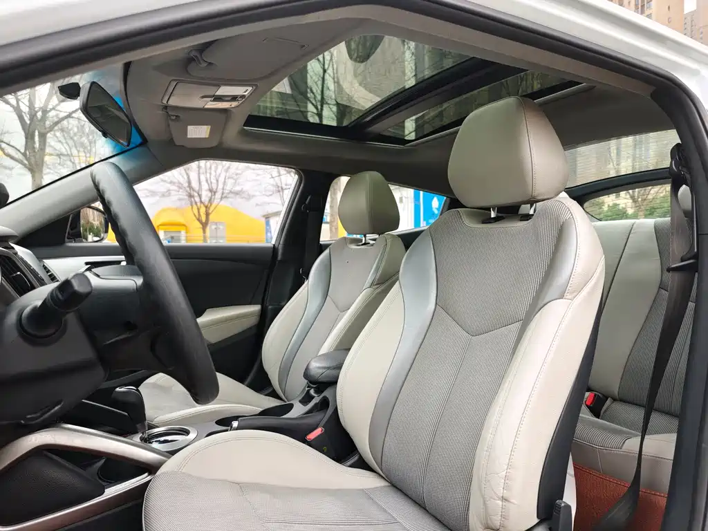Hyundai Veloster 2015 — фото 26