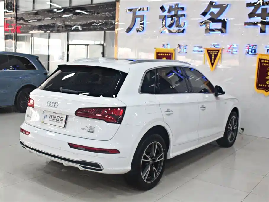 Audi Q5L 2020 — фото 16