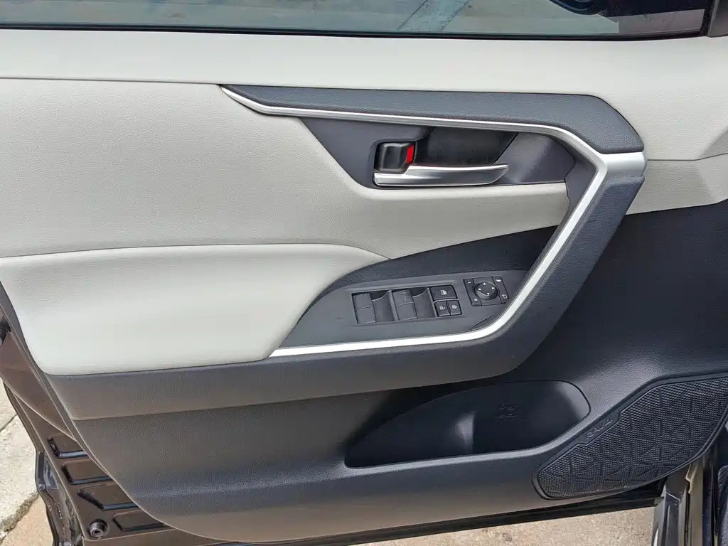 Toyota RAV4 2020 — фото 10