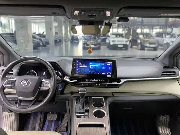 Toyota Granvia 2024