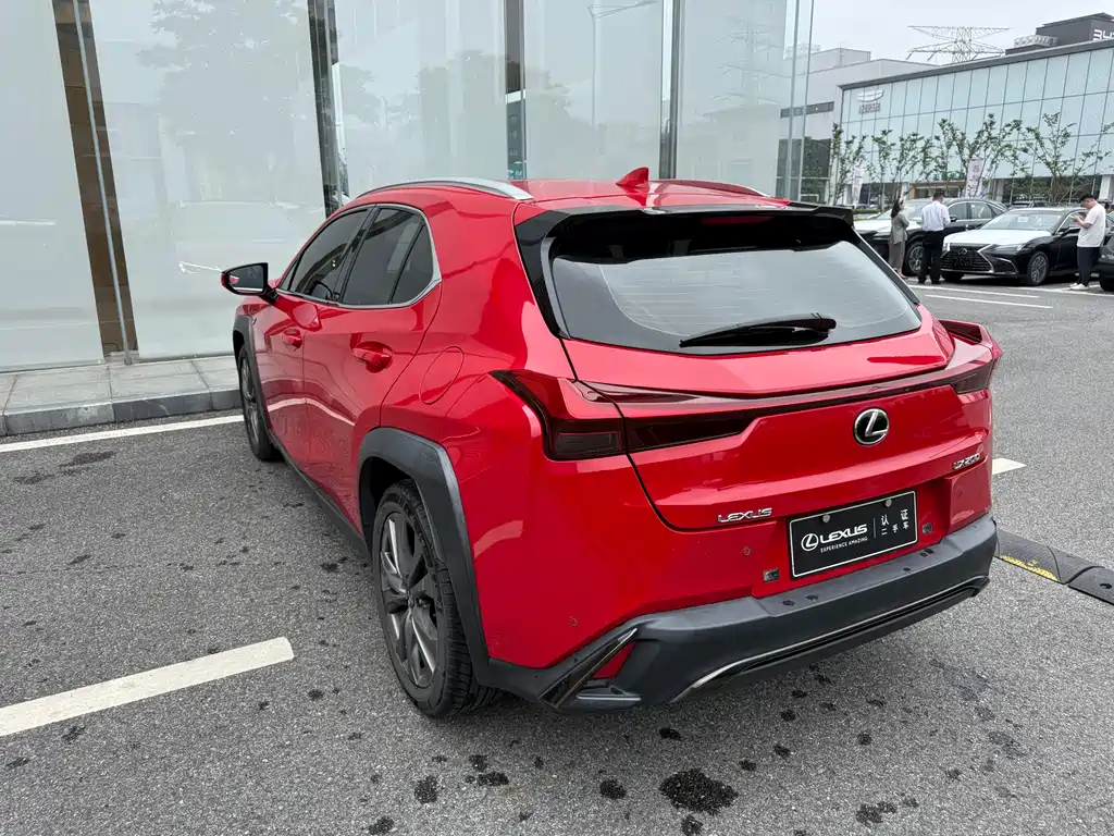 Lexus UX 2020 — фото 9
