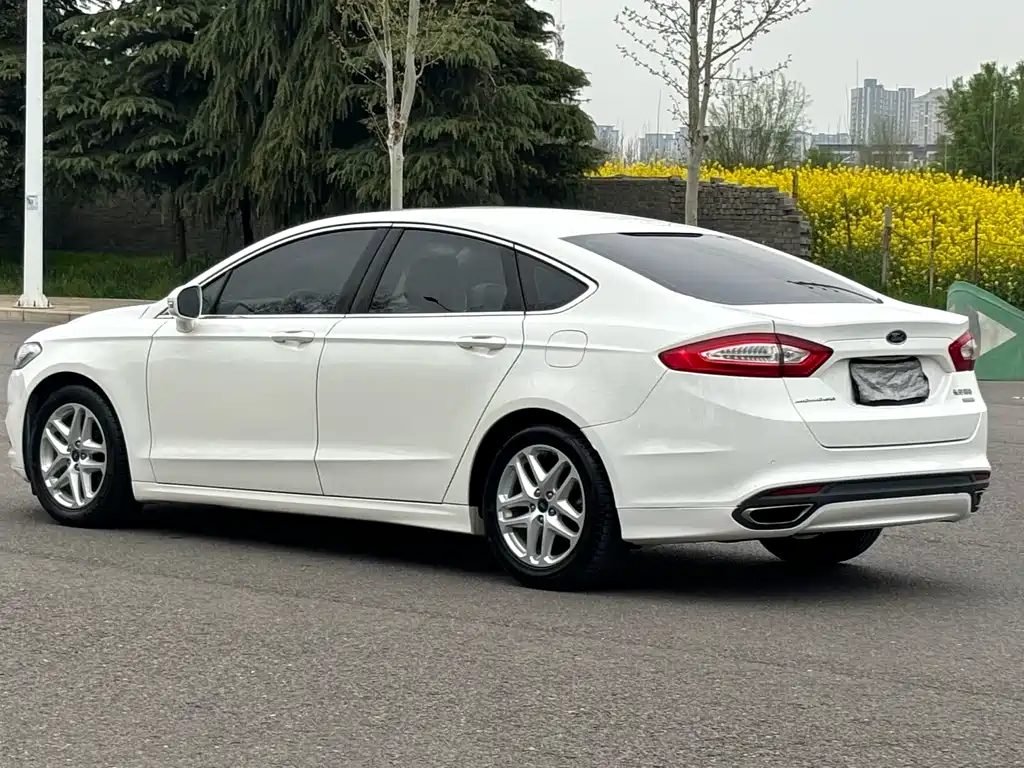 Ford Mondeo 2015 — фото 7