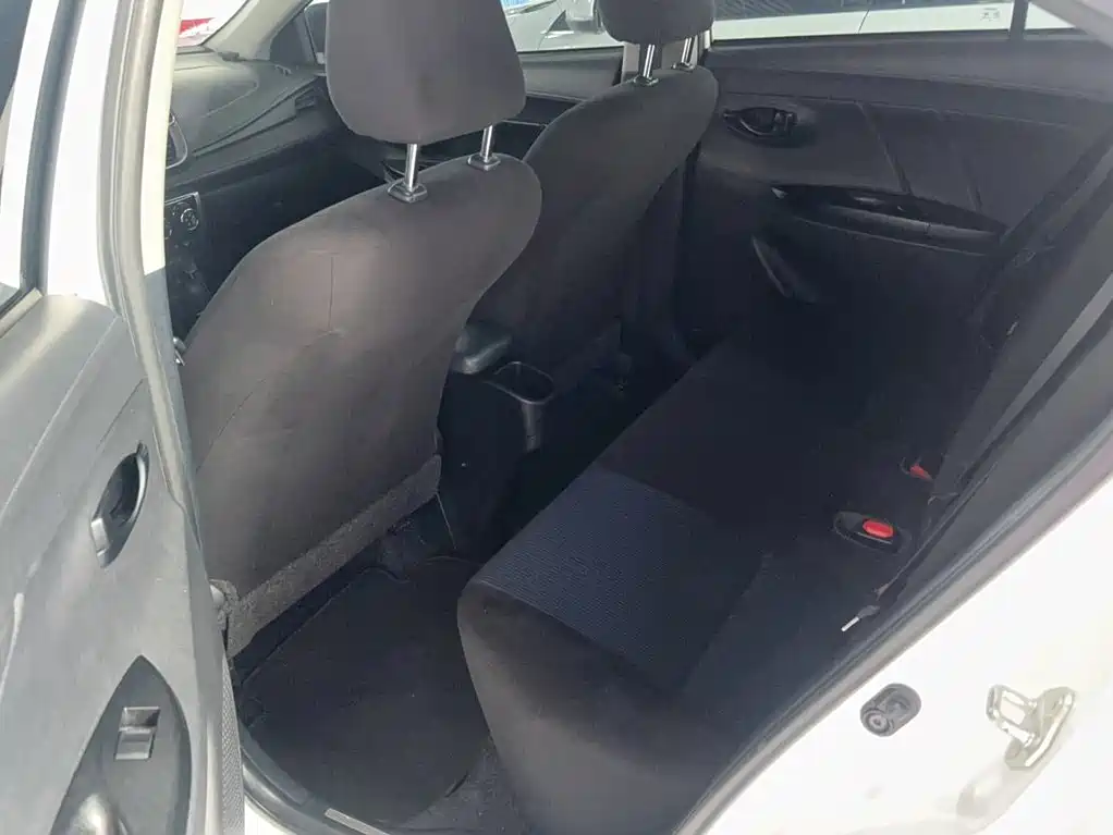 Toyota Yaris L 2020 — фото 9