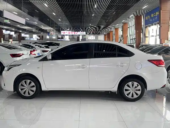 Toyota Yaris L 2020