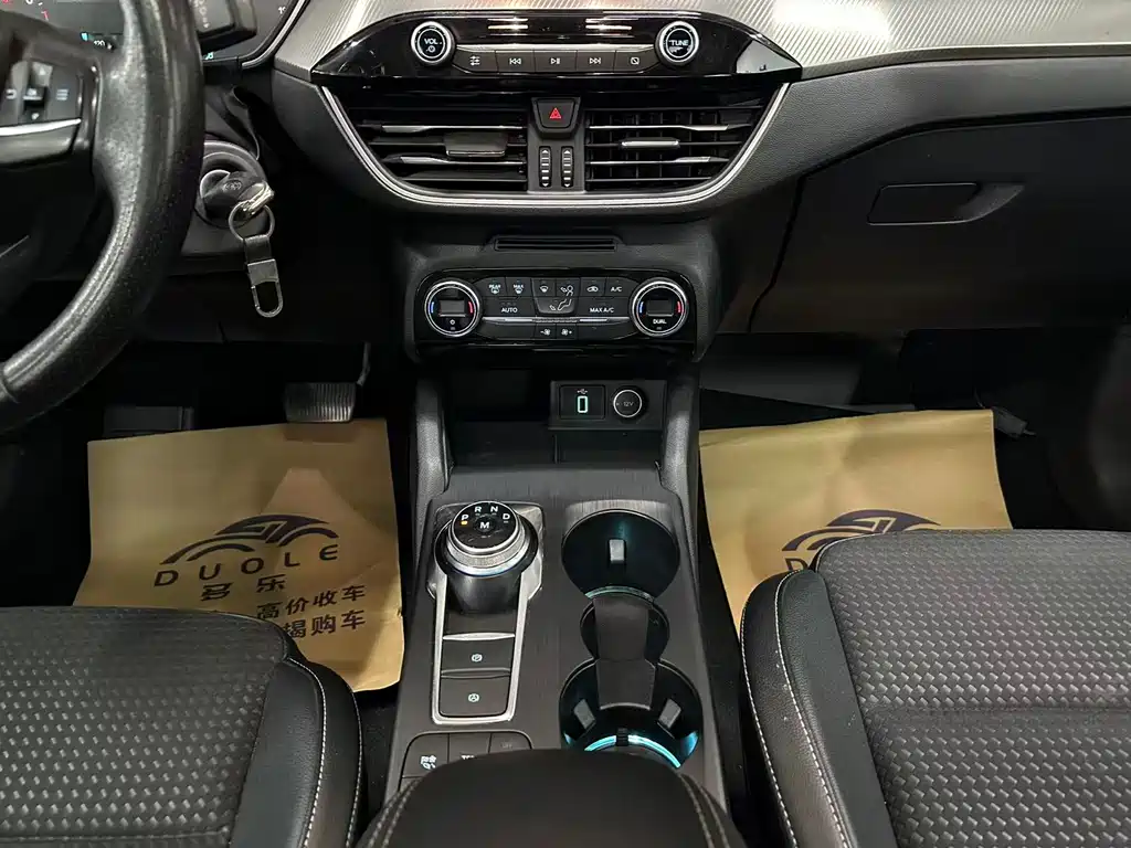 Ford Focus 2019 — фото 11