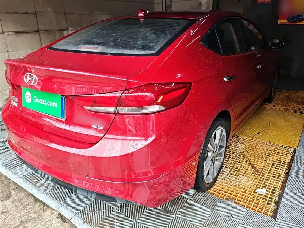 Hyundai Elantra 2018 — фото 7
