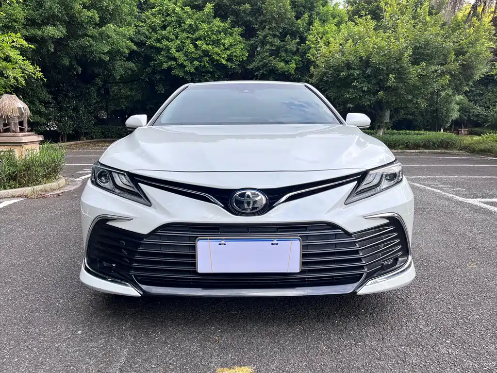 Toyota Camry 2023 — фото 2