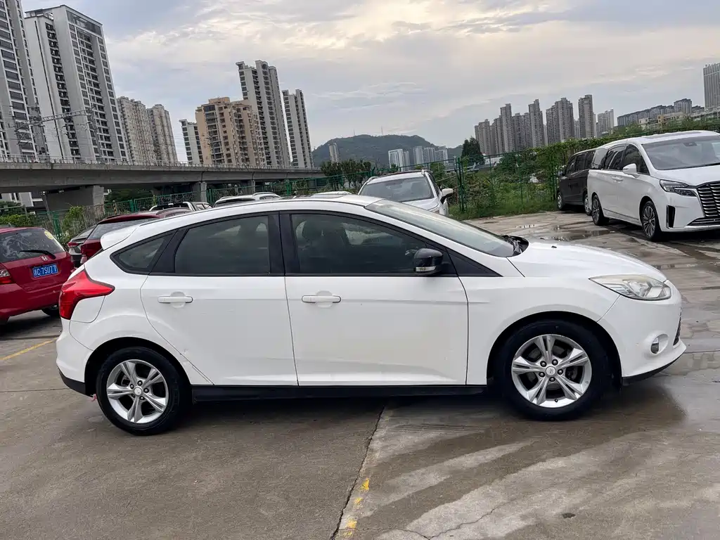 Ford Focus 2014 — фото 4