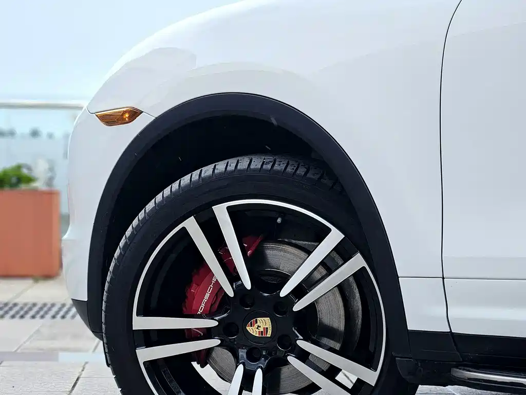 Porsche Cayenne 2015 — фото 23