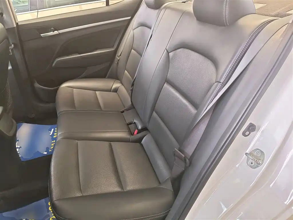 Hyundai Elantra 2017 — фото 16