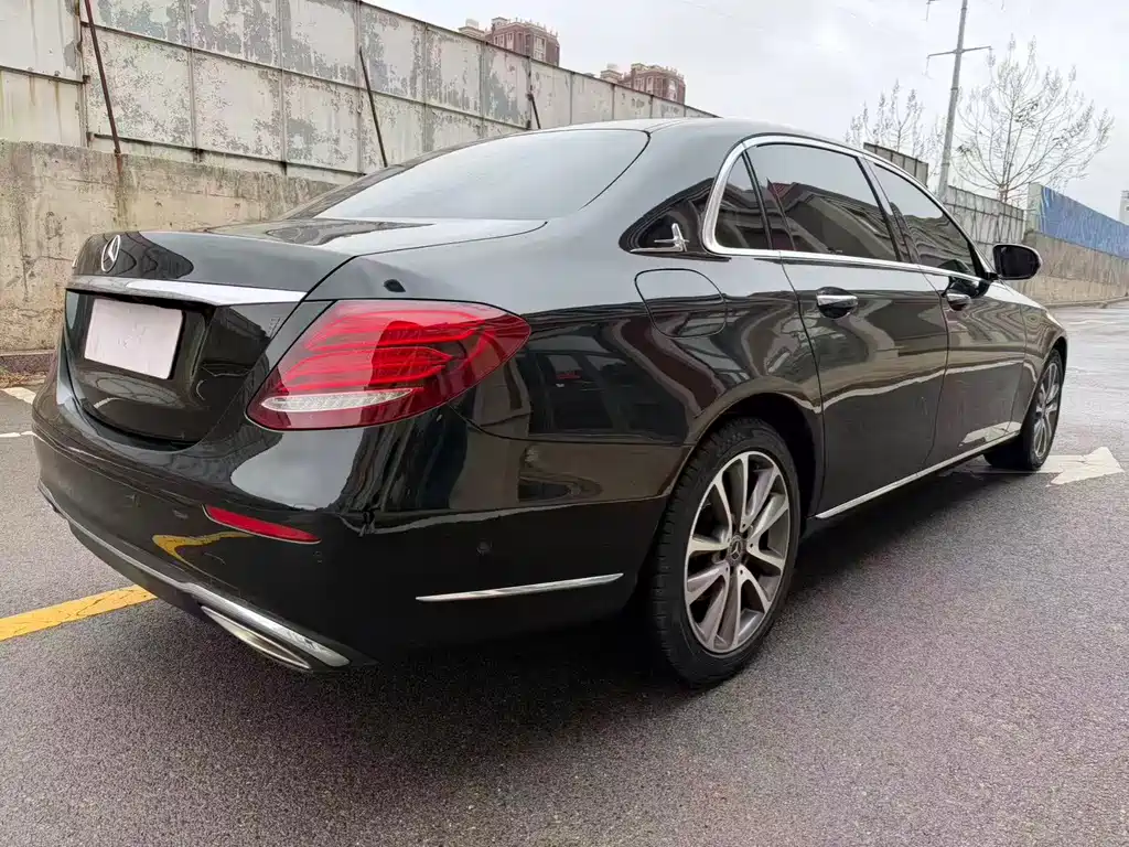Mercedes-Benz E-Class 2019 — фото 12