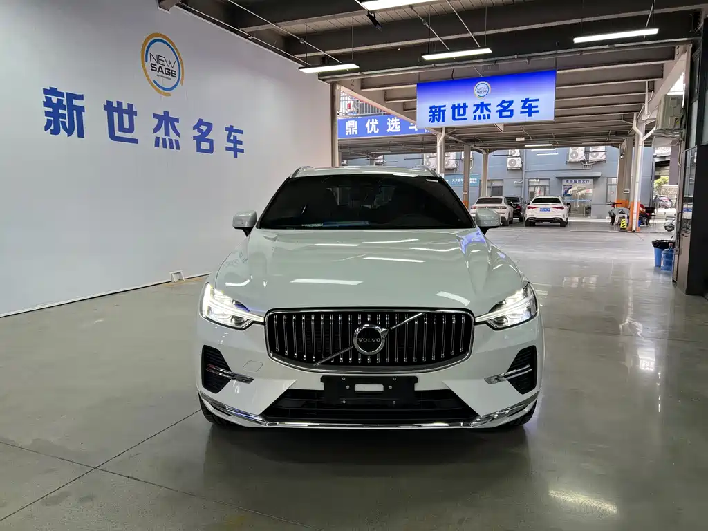 Volvo XC60 2025 — фото 2