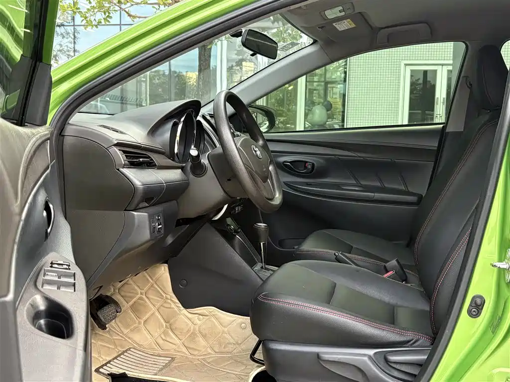 Toyota Yaris L 2014