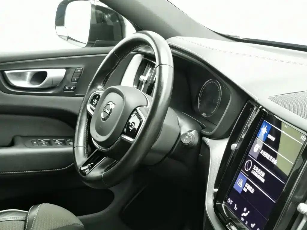 Volvo XC60 2021 — фото 22