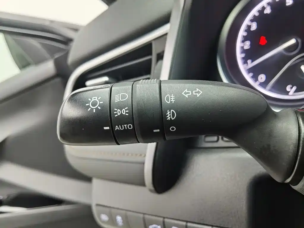 Toyota Camry 2019 — фото 21