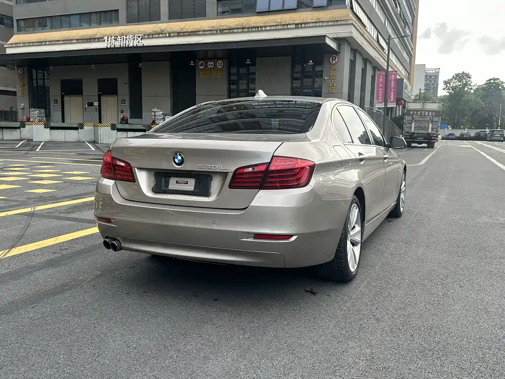 BMW 5 Series 2014 — фото 9