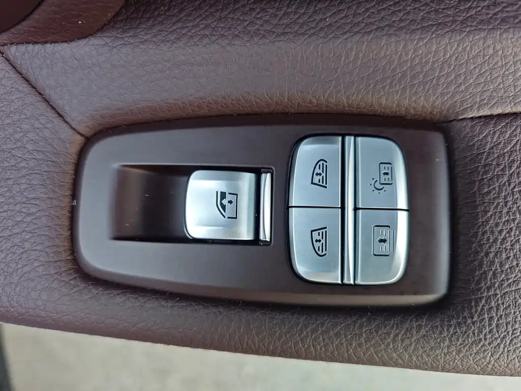 BMW 7 Series 2017 — фото 19