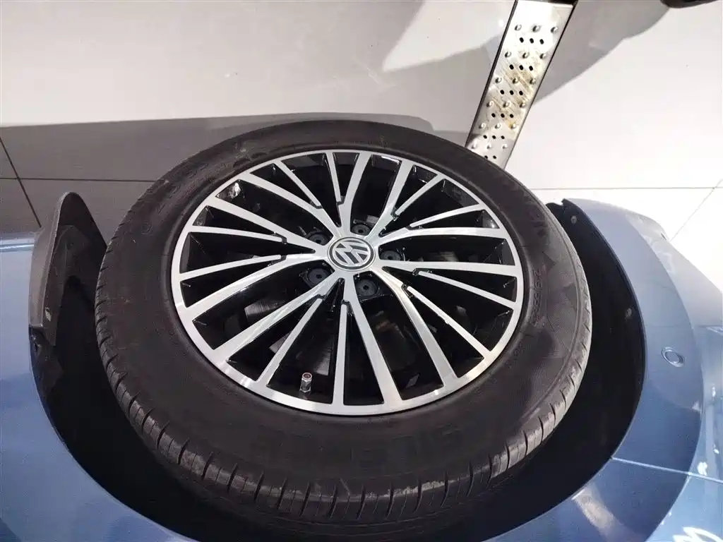 Volkswagen Touran 2017 — фото 23