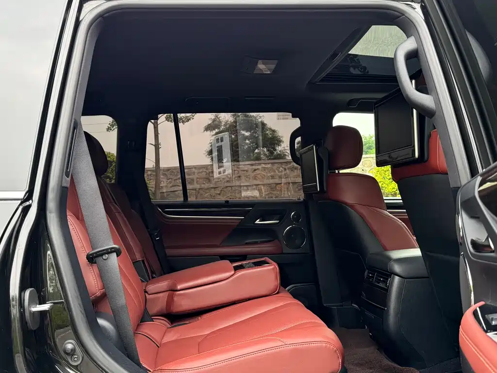 Lexus LX 2018 — фото 14