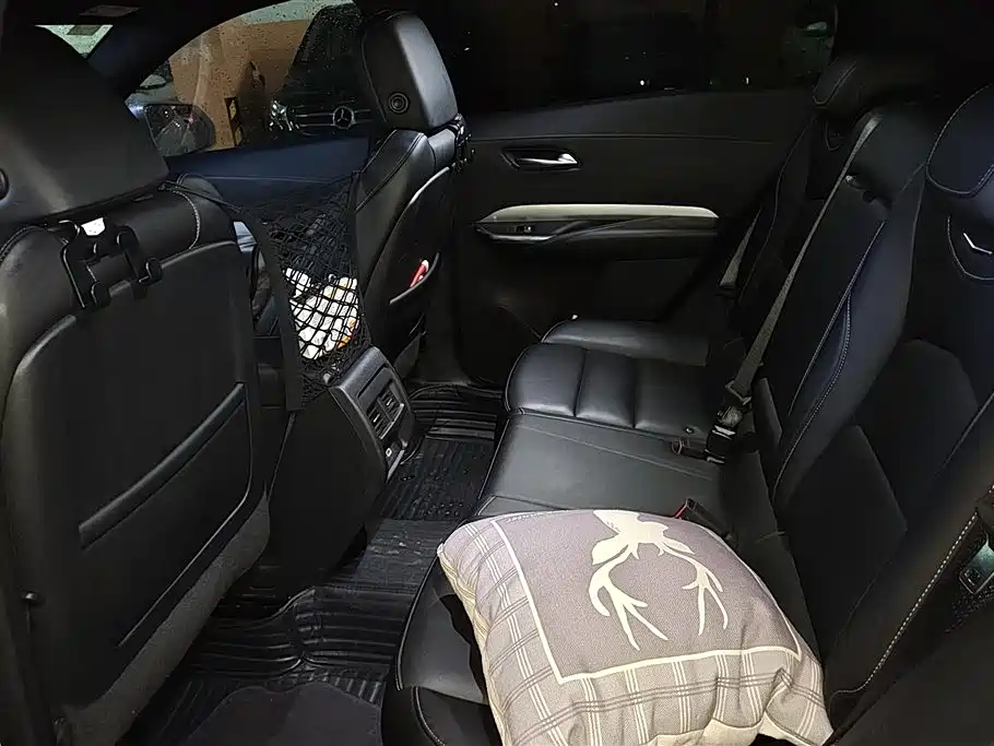 Cadillac XT4 2019 — фото 11