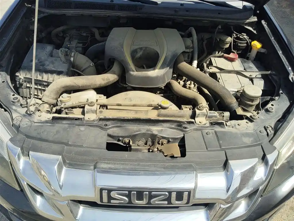 Isuzu D-MAX 2015 — фото 11