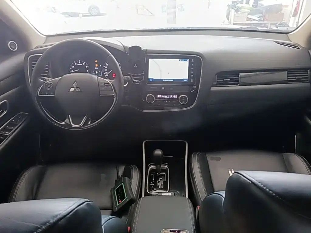 Mitsubishi Outlander 2020 — фото 10