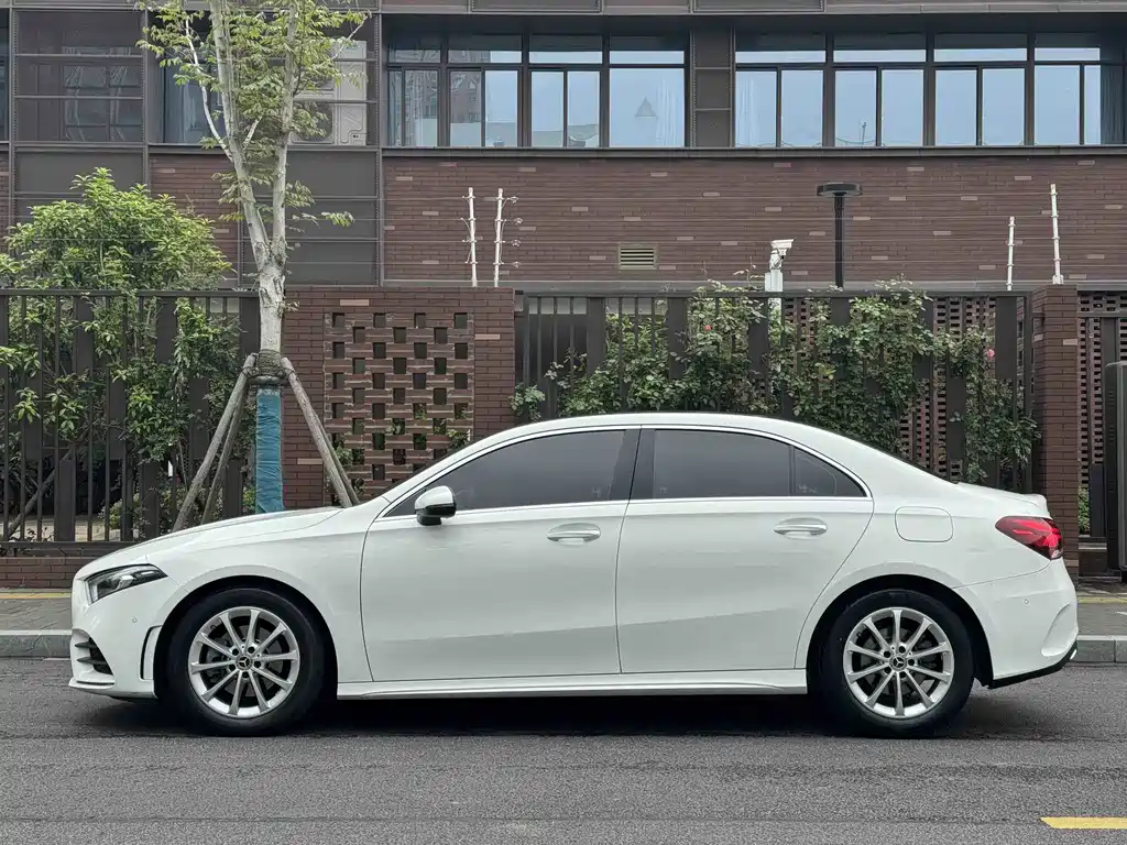 Mercedes-Benz A-Class 2021 — фото 3