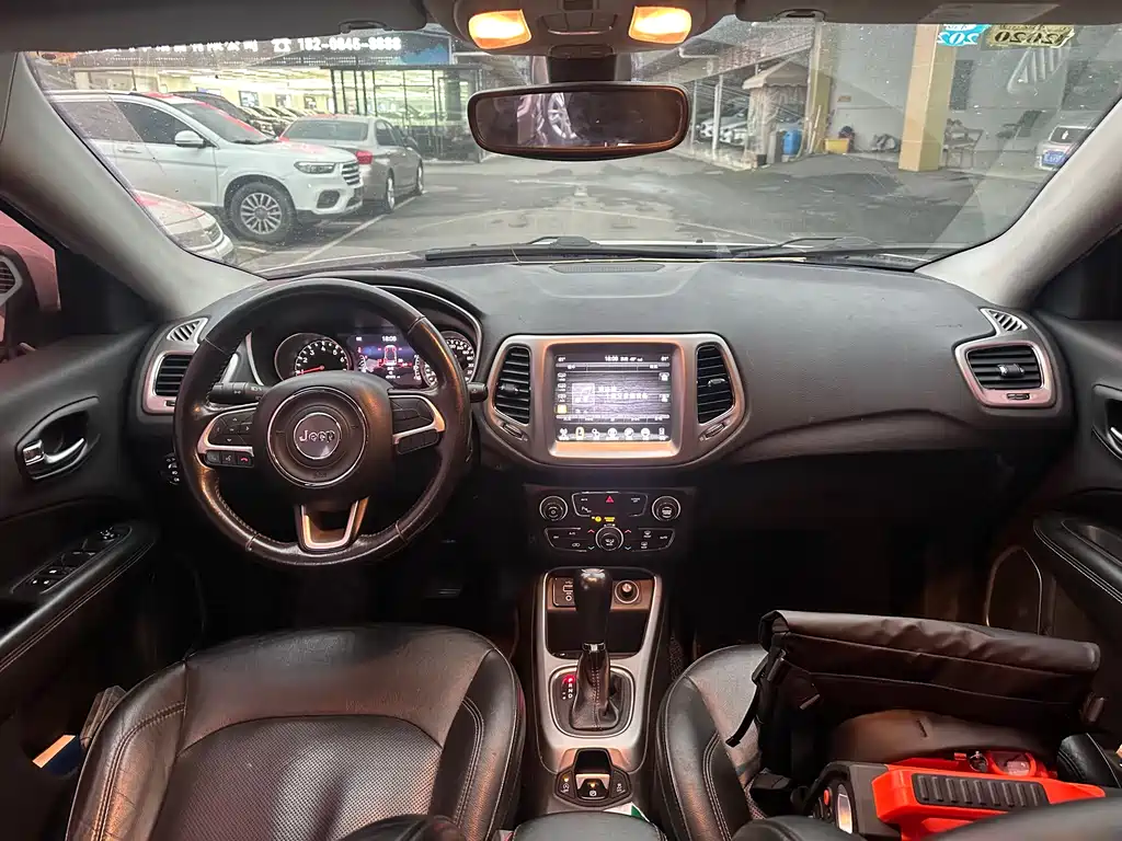 Jeep Compass 2018 — фото 8