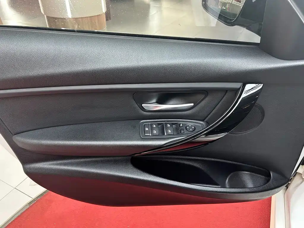 BMW 3 Series 2016 — фото 11