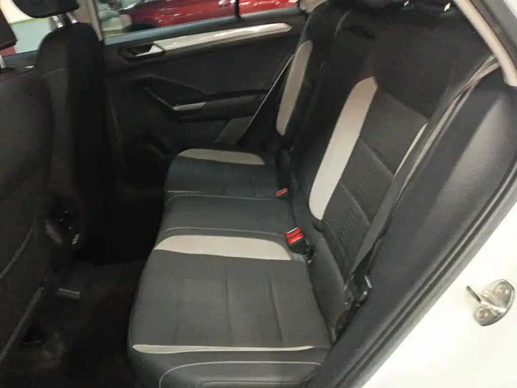 Volkswagen T-Roc 2023 — фото 14