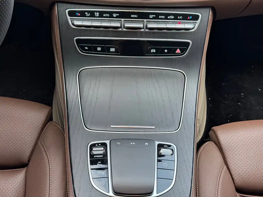 Mercedes-Benz E-Class 2021 — фото 23