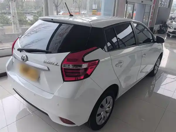 Toyota Yaris L 2021
