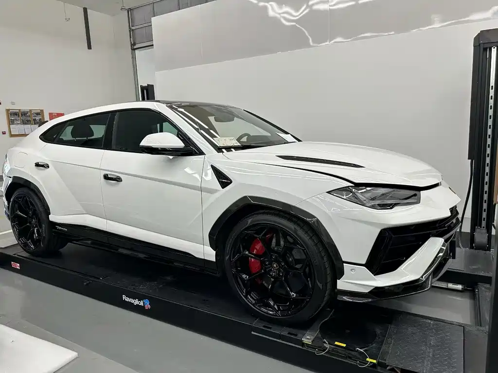 Lamborghini Urus 2023 — фото 2