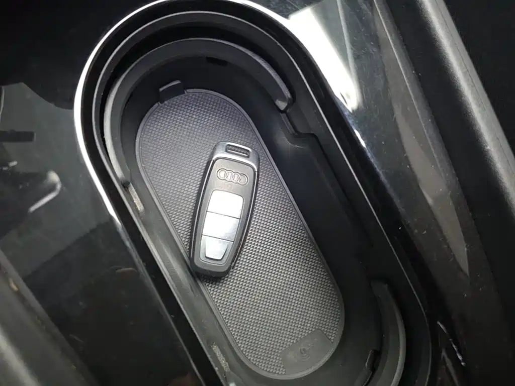 Audi Q4 E-Tron 2023 — фото 15