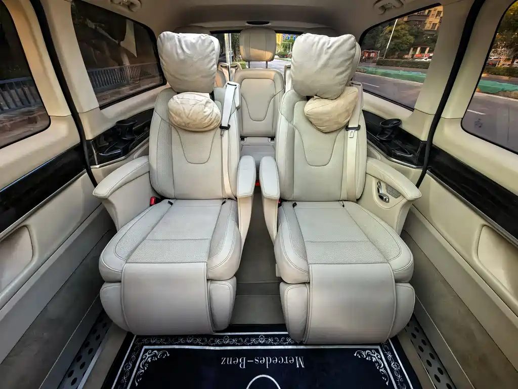 Mercedes-Benz V-Class 2019 — фото 19