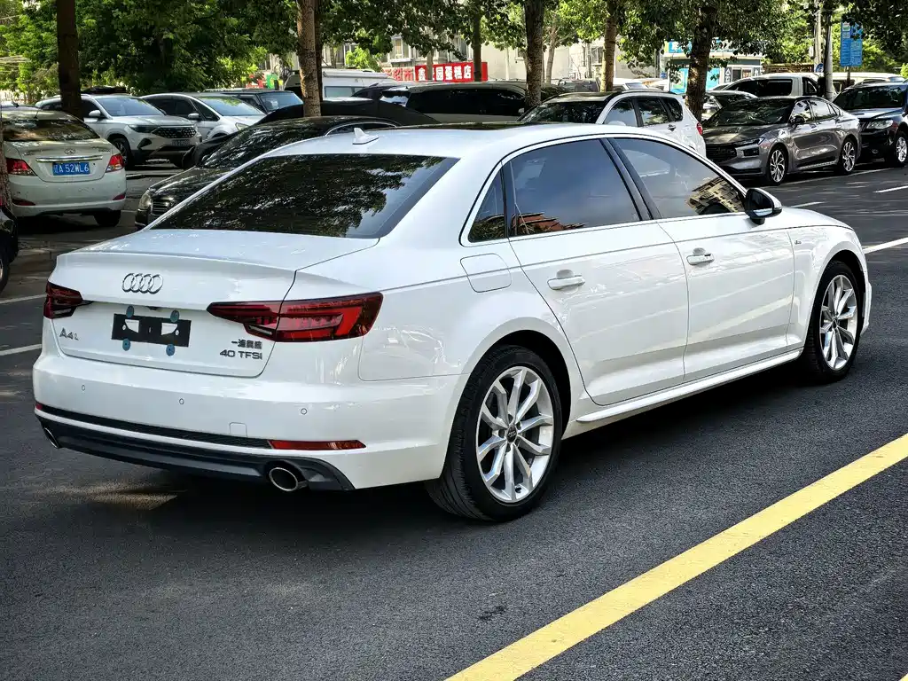 Audi A4L 2018 — фото 11