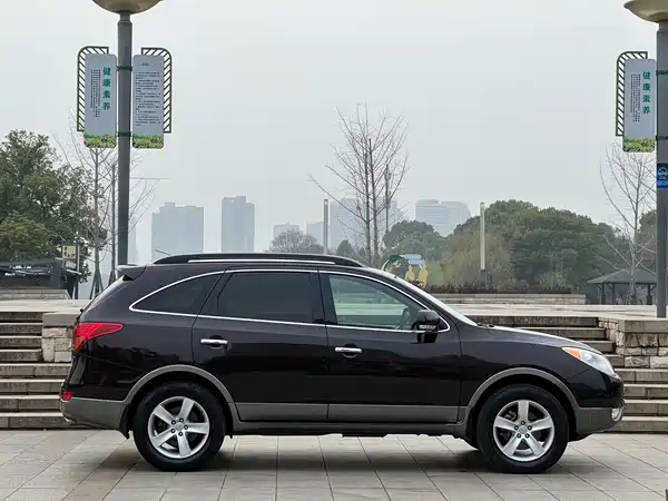 Hyundai Velasquez 2012