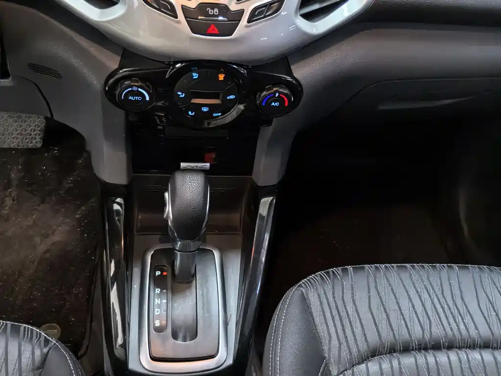 Ford EcoSport 2017 — фото 9