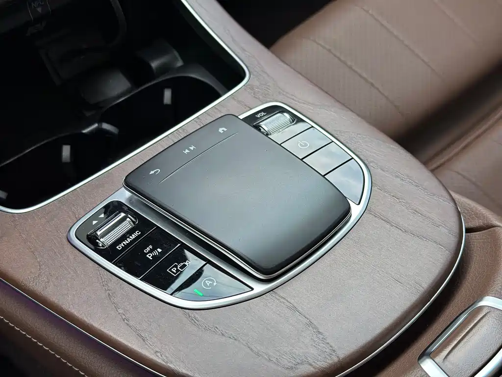 Mercedes-Benz E-Class 2022 — фото 17