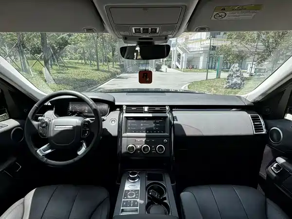 Land Rover Discovery 2020