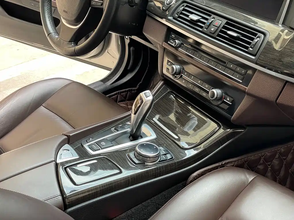 BMW 5 Series 2014 — фото 16